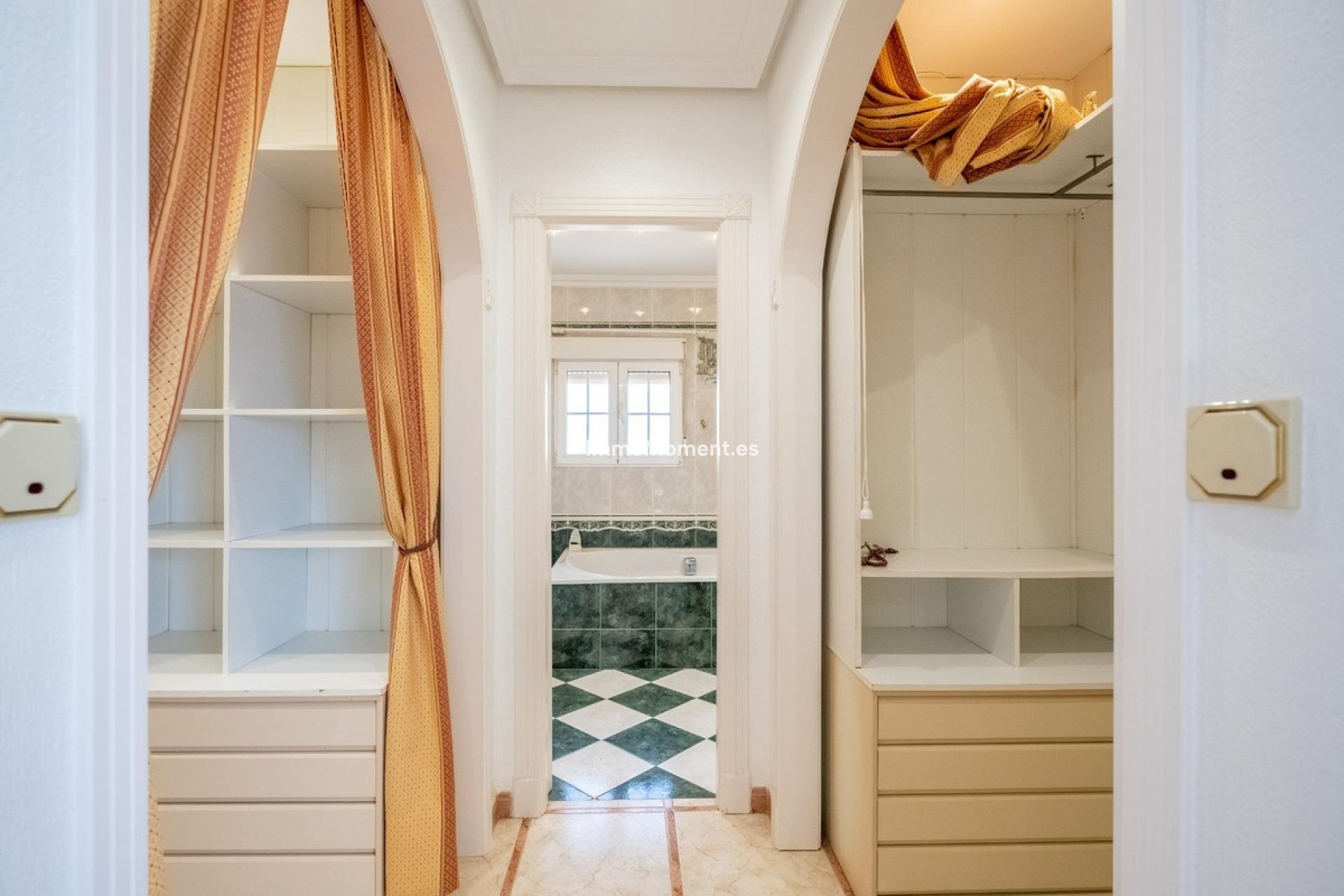 Resale - Villa - Torrevieja - El Chaparral