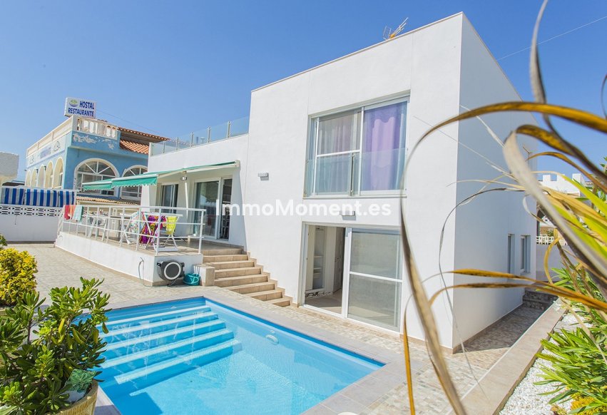 Resale - Villa - Torrevieja - La Mata