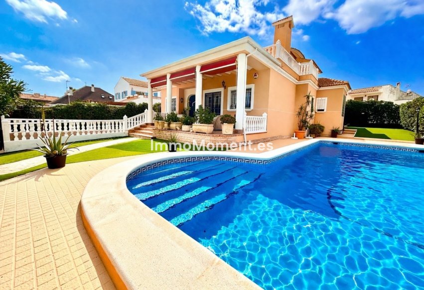Resale - Villa - Torrevieja - La Mata