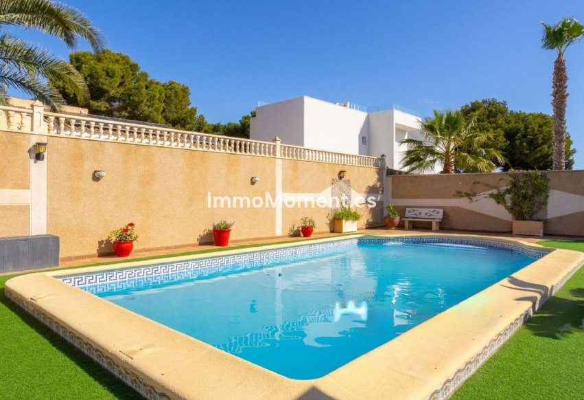 Resale - Villa - Torrevieja - Torrevieja Centro