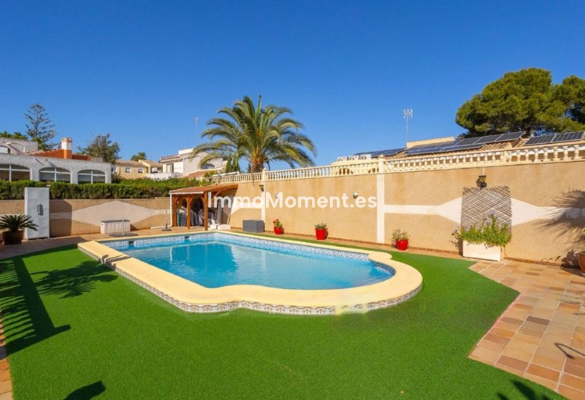 Resale - Villa - Torrevieja - Torrevieja Centro