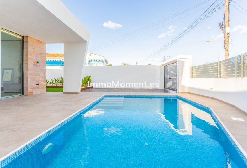 Resale - Villa - Torrevieja - Torrevieja Centro
