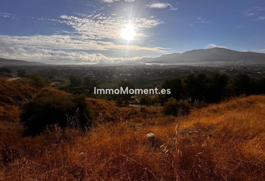 Reventa - Terreno - Interior  - Alhaurín el Grande Centro