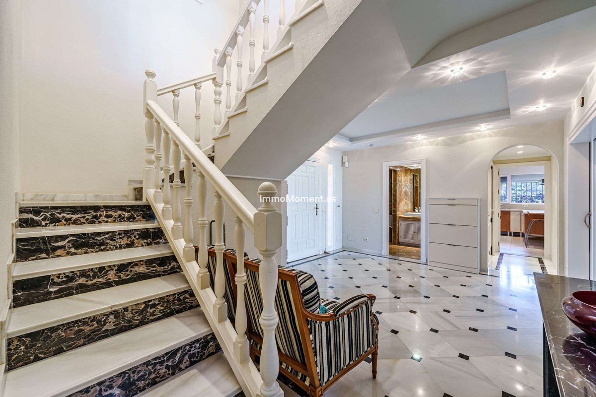 Reventa - Villa - Estepona  - Benamara