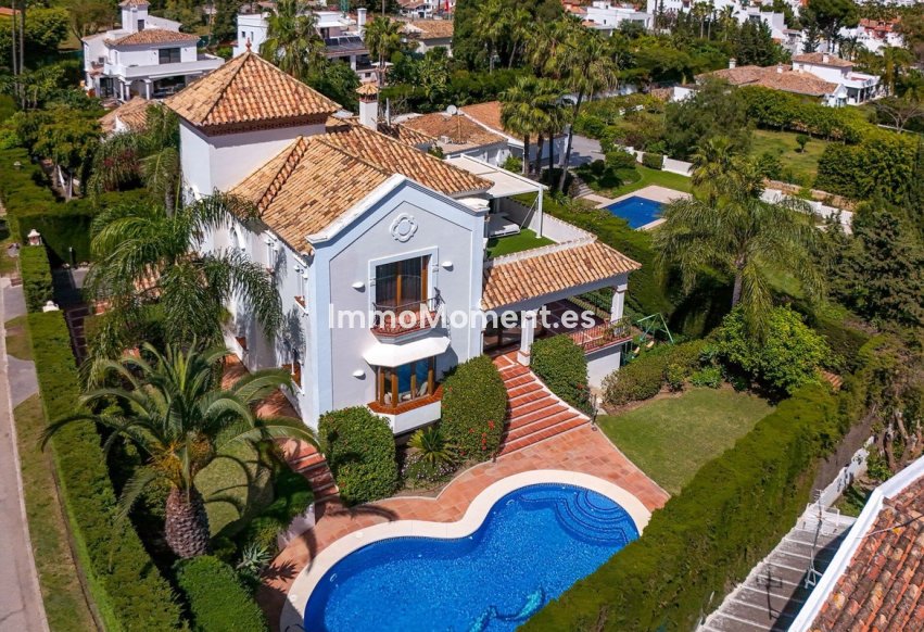 Reventa - Villa independiente - Estepona  - Atalaya