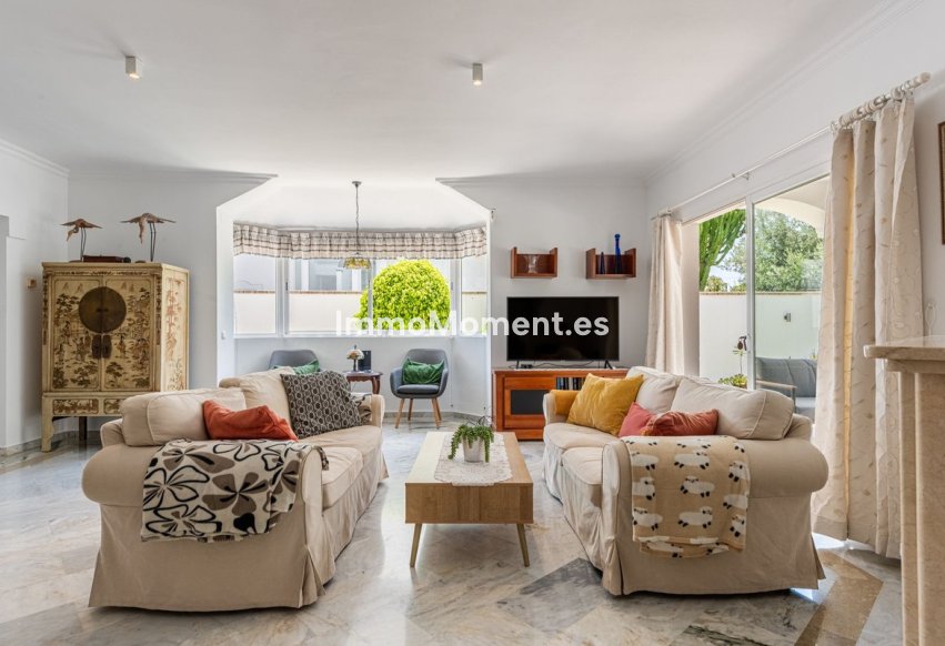 Reventa - Villa independiente - Estepona  - Atalaya