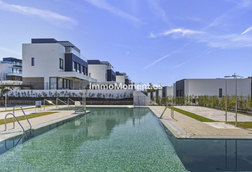 Reventa - Villa independiente - Estepona  - Atalaya