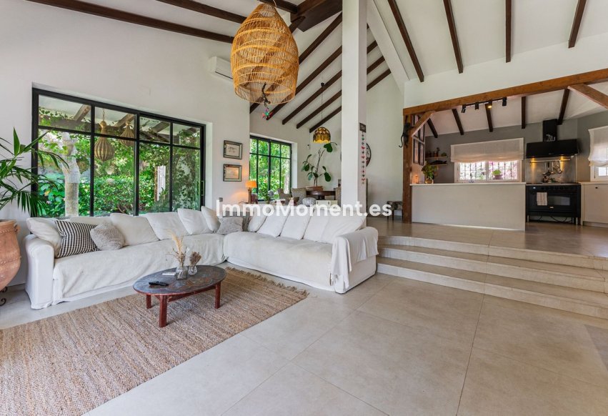 Reventa - Villa independiente - Estepona  - Atalaya