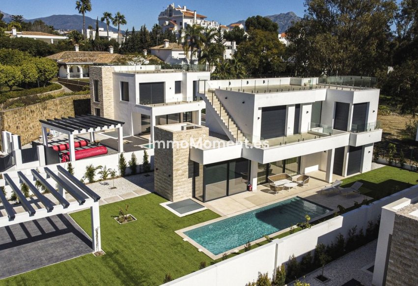Reventa - Villa independiente - Estepona  - Atalaya