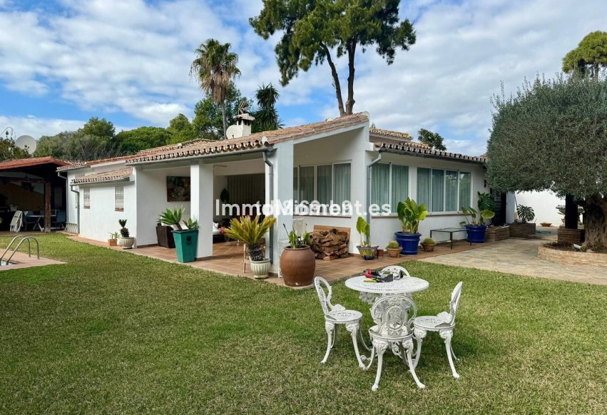 Reventa - Villa independiente - Estepona  - Atalaya