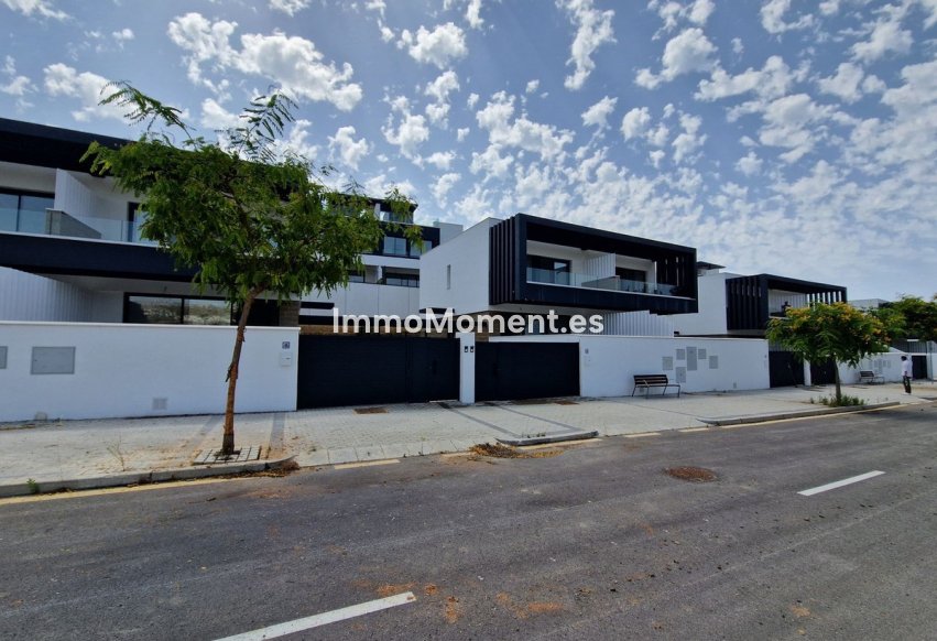 Reventa - Villa independiente - Estepona  - Atalaya