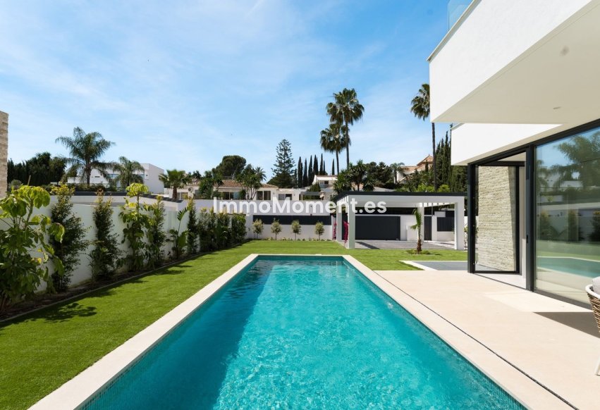 Reventa - Villa independiente - Estepona  - Atalaya