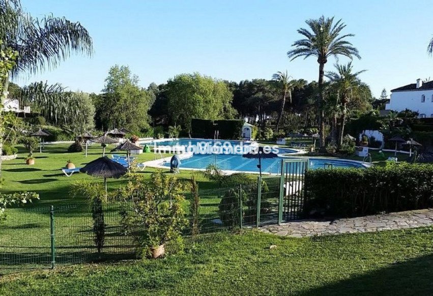 Reventa - Villa independiente - Estepona  - Benamara