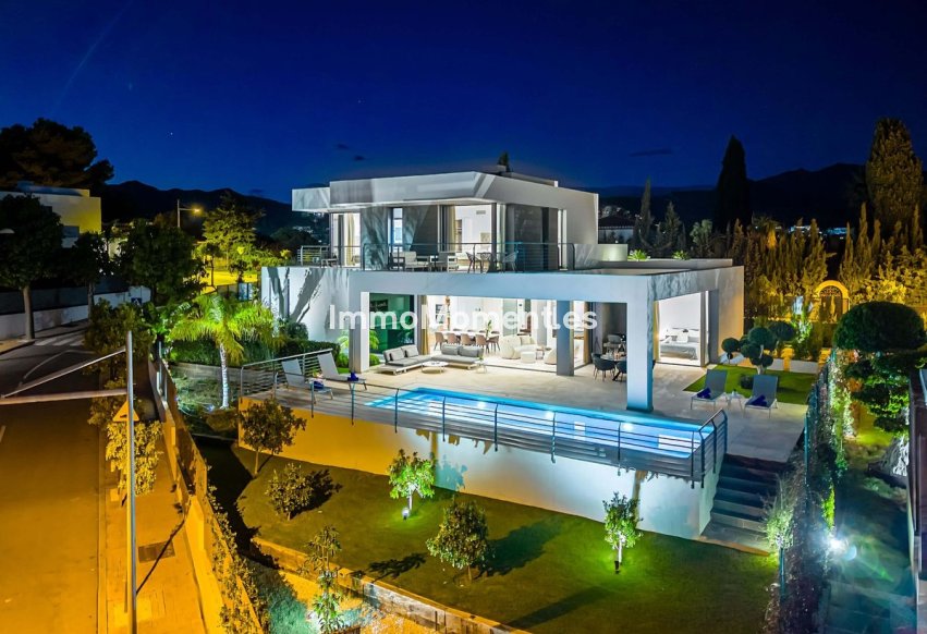 Reventa - Villa independiente - Estepona  - Cancelada