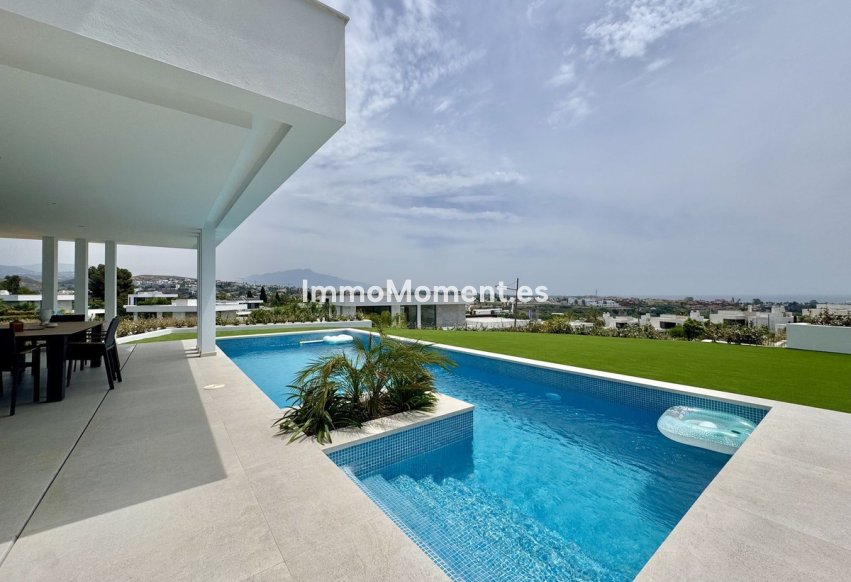 Reventa - Villa independiente - Estepona  - Cancelada