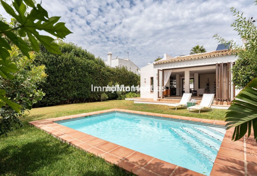 Reventa - Villa independiente - Estepona  - Estepona Centro
