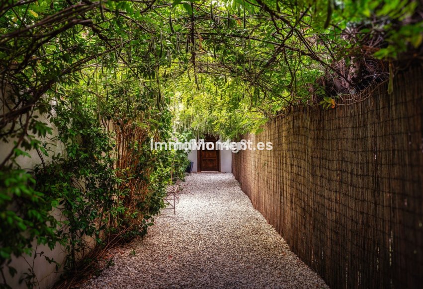Reventa - Villa independiente - Estepona  - Estepona Centro