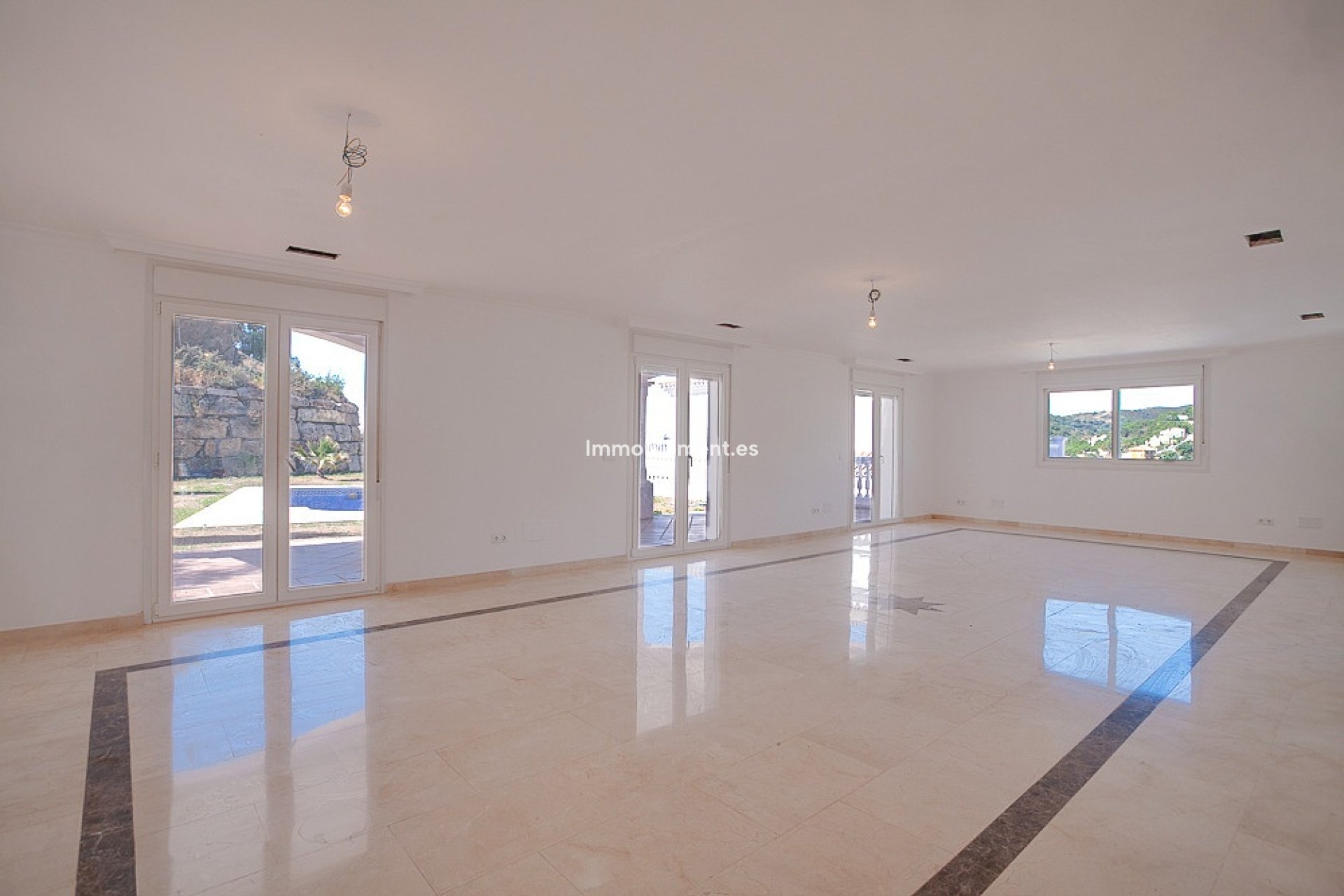 Reventa - Villa independiente - Estepona  - Estepona Centro