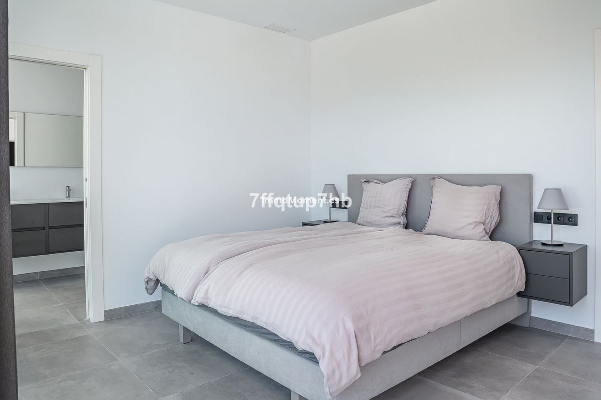 Reventa - Villa independiente - Estepona  - Estepona Centro