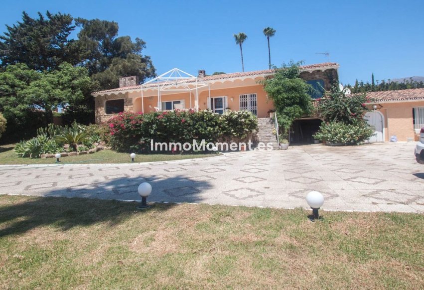 Reventa - Villa independiente - Estepona  - Estepona Centro
