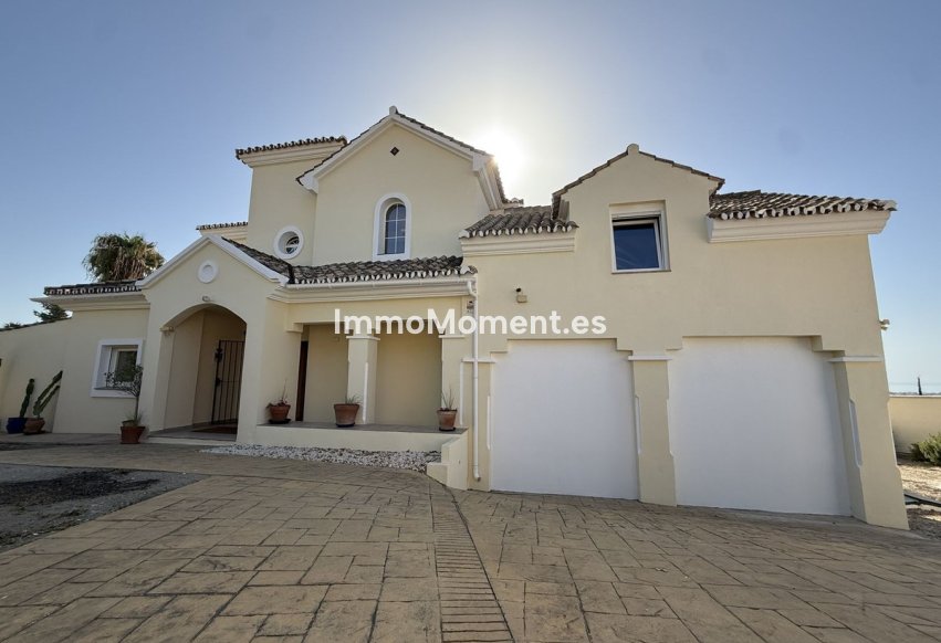 Reventa - Villa independiente - Estepona  - Estepona Centro