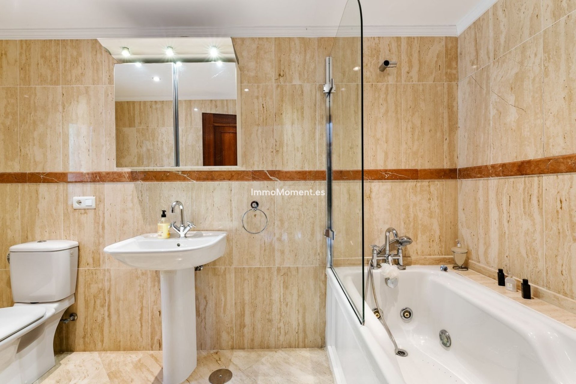 Reventa - Villa independiente - Estepona  - Estepona Centro