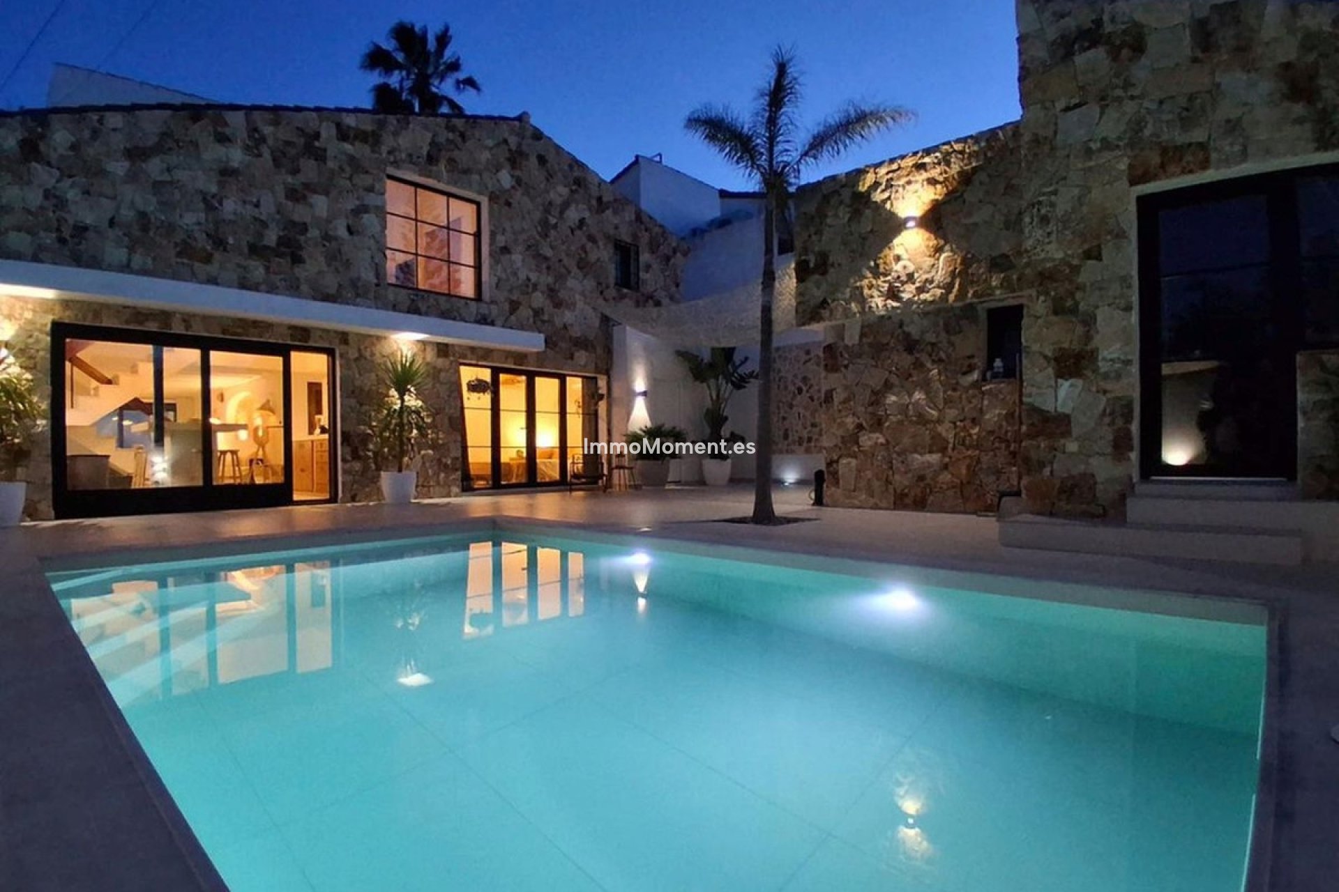 Reventa - Villa independiente - Estepona  - Estepona Centro
