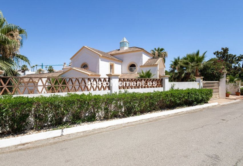 Reventa - Villa independiente - Estepona  - New Golden Mile