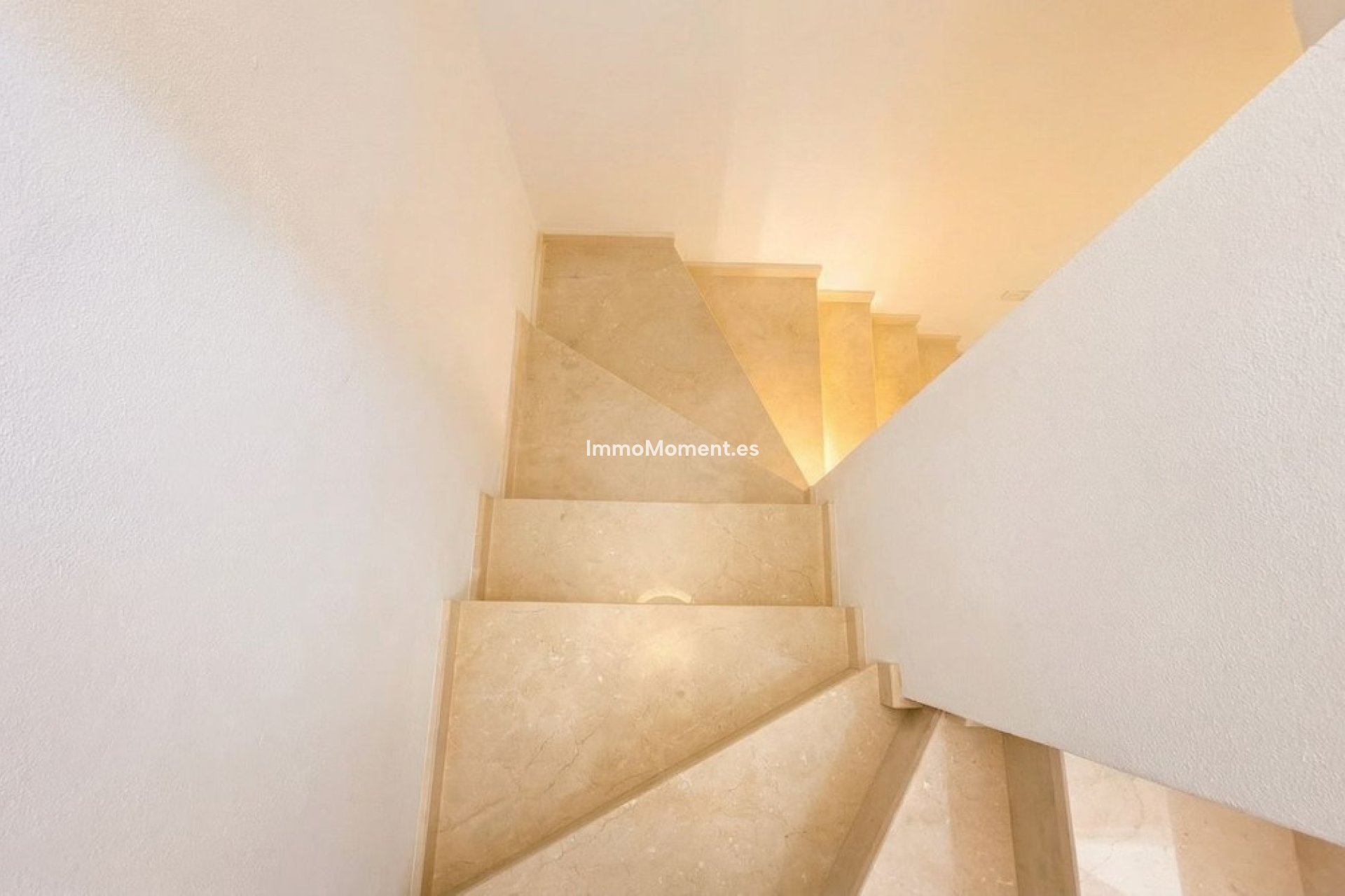 Reventa - Villa independiente - Interior  - Guaro