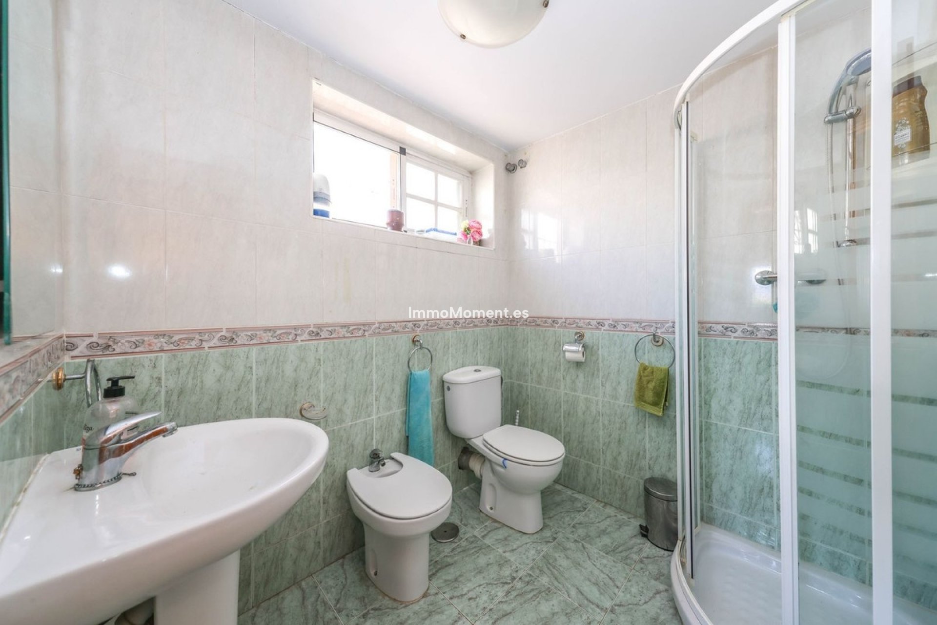 Reventa - Villa independiente - Interior  - Guaro
