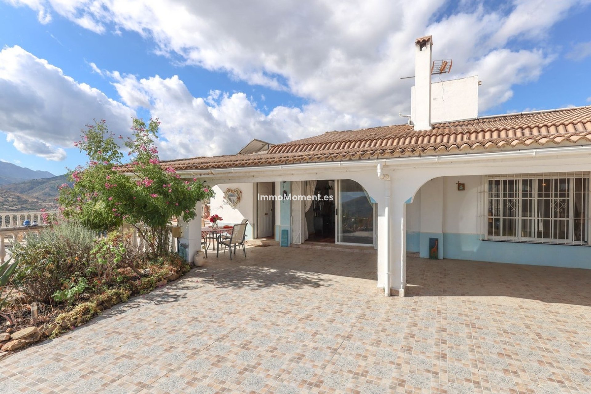 Reventa - Villa independiente - Interior  - Guaro