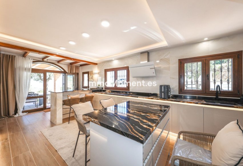 Reventa - Villa independiente - Interior  - Guaro