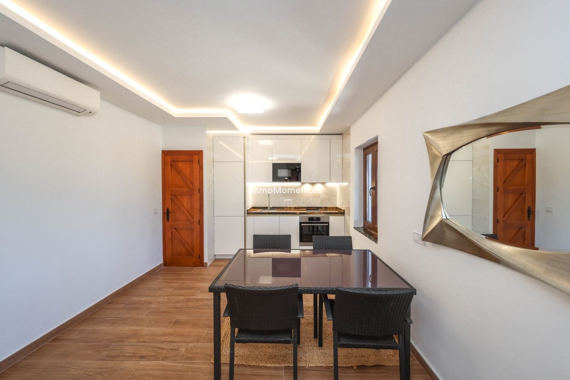 Reventa - Villa independiente - Interior  - Guaro