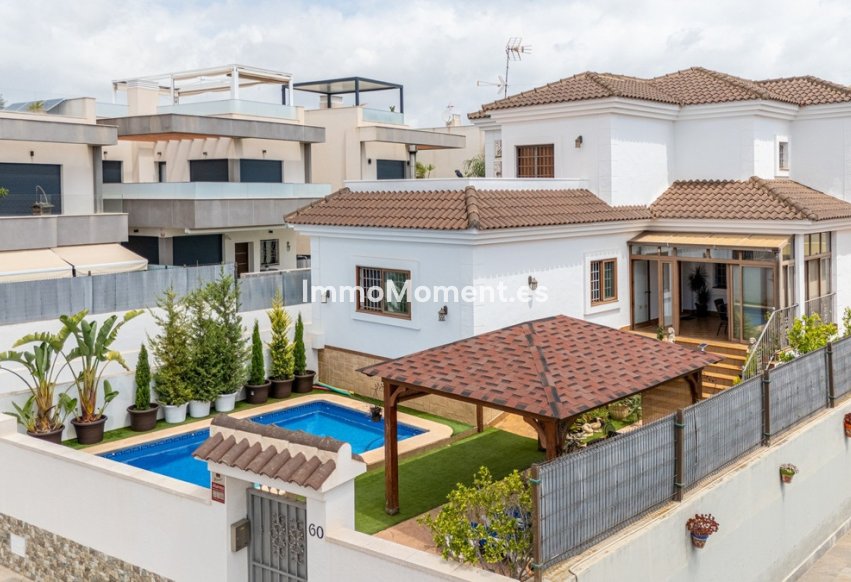 Reventa - Villa independiente - Los Montesinos - Los Montesinos Centro