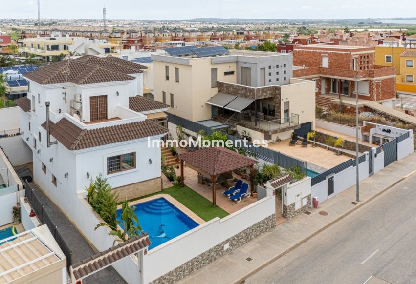 Reventa - Villa independiente - Los Montesinos - Los Montesinos Centro