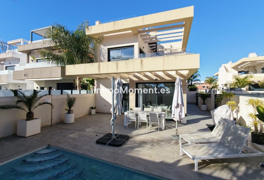 Reventa - Villa independiente - Los Montesinos - Los Montesinos Centro