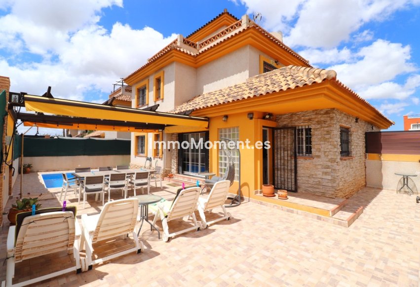 Reventa - Villa independiente - Los Montesinos - Los Montesinos Centro