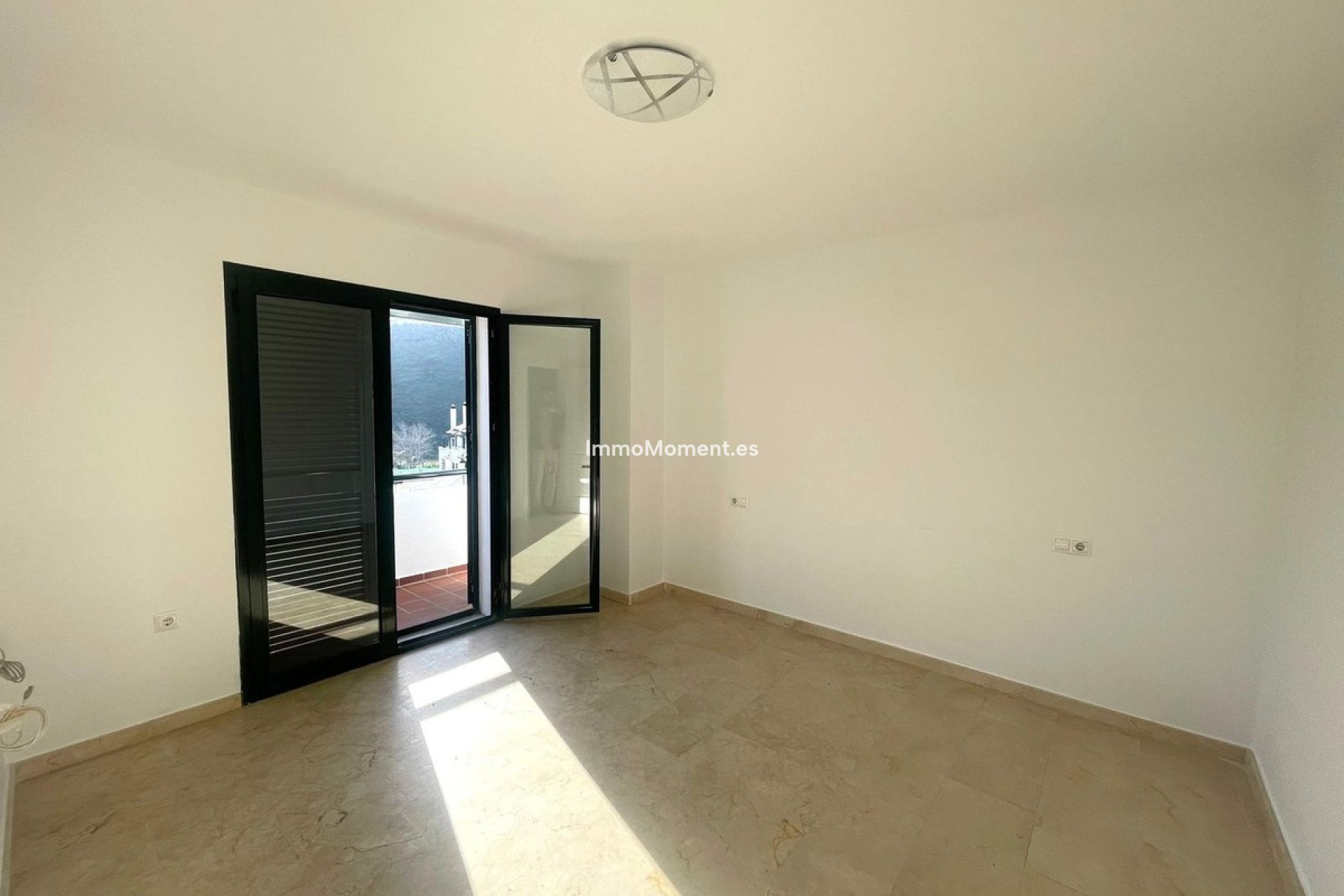 Reventa - Villa independiente - Manilva