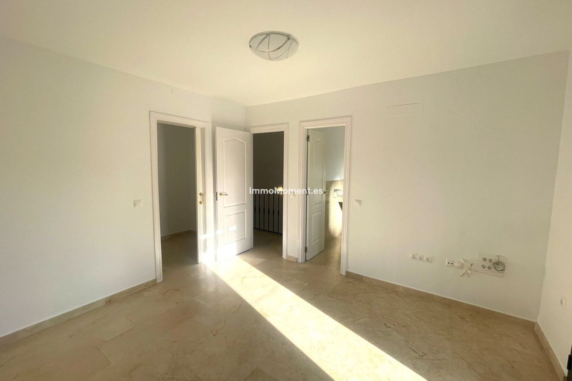 Reventa - Villa independiente - Manilva