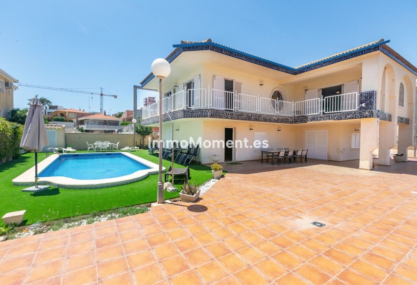 Reventa - Villa independiente - Orihuela Costa