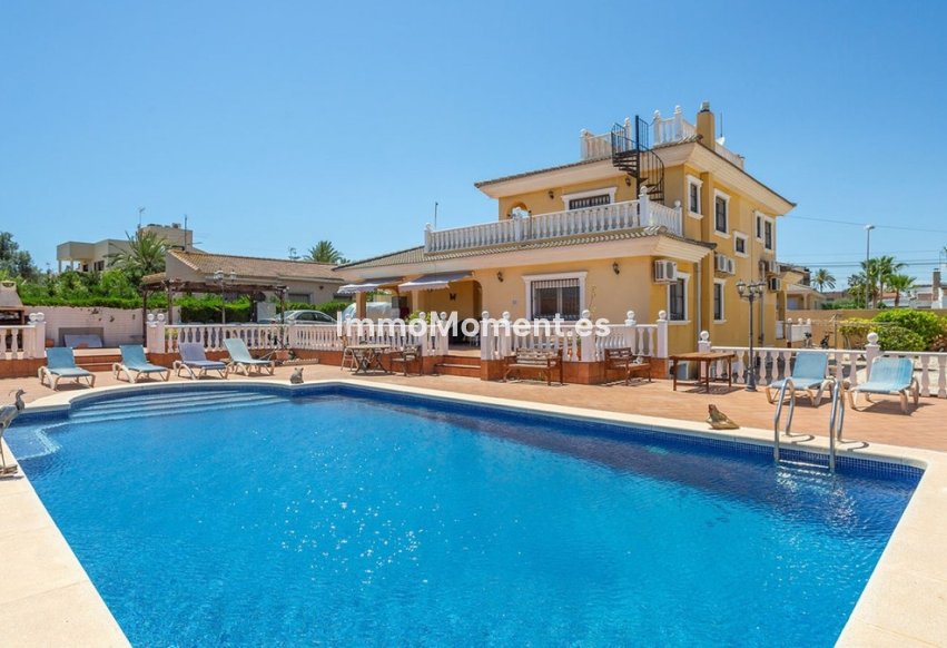 Reventa - Villa independiente - Orihuela - Los Balcones