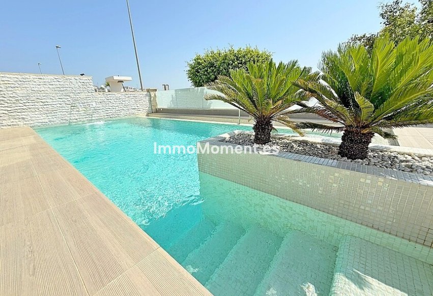 Reventa - Villa independiente - San Miguel de Salinas - San Miguel de Salinas Centro