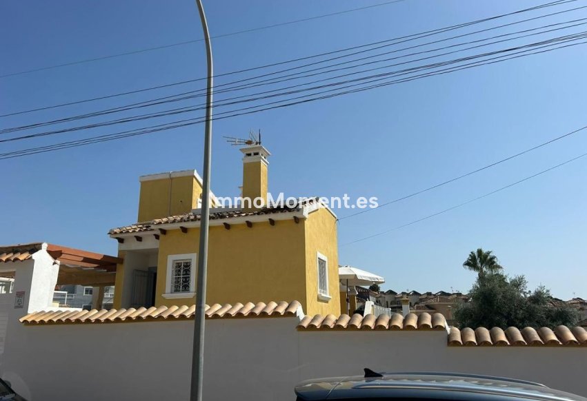 Reventa - Villa independiente - San Miguel de Salinas - San Miguel de Salinas Centro