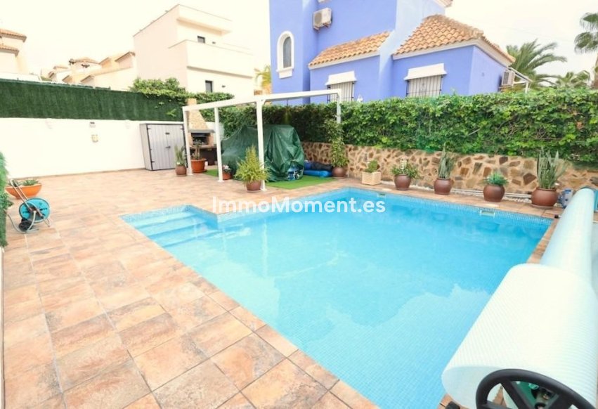 Reventa - Villa independiente - San Miguel de Salinas - San Miguel de Salinas Centro