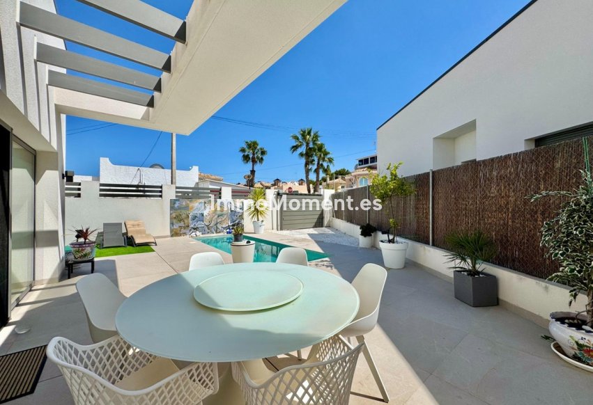 Reventa - Villa independiente - San Miguel de Salinas - San Miguel de Salinas Centro