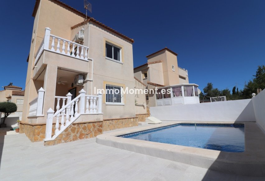 Reventa - Villa independiente - San Miguel de Salinas - San Miguel de Salinas Centro