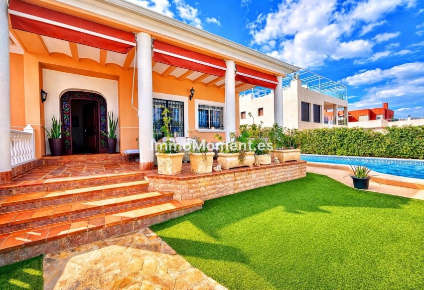 Reventa - Villa independiente - Torrevieja - La Mata