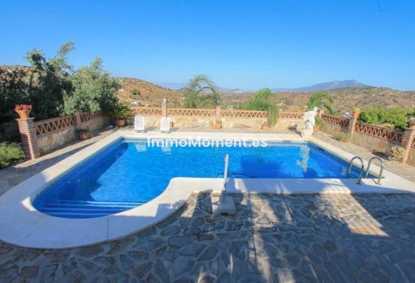 Reventa - Villa - Interior  - Guaro