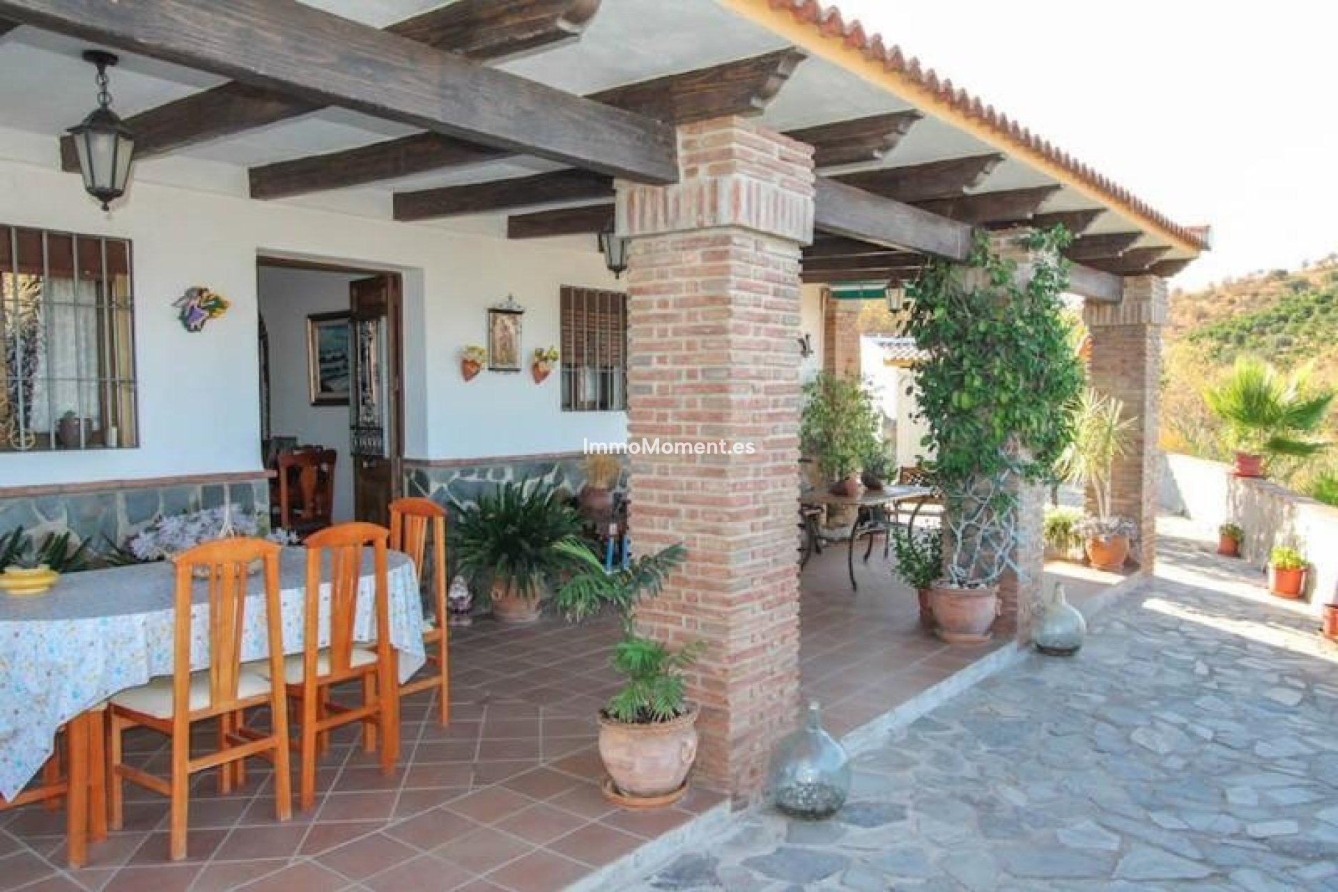 Reventa - Villa - Interior  - Guaro