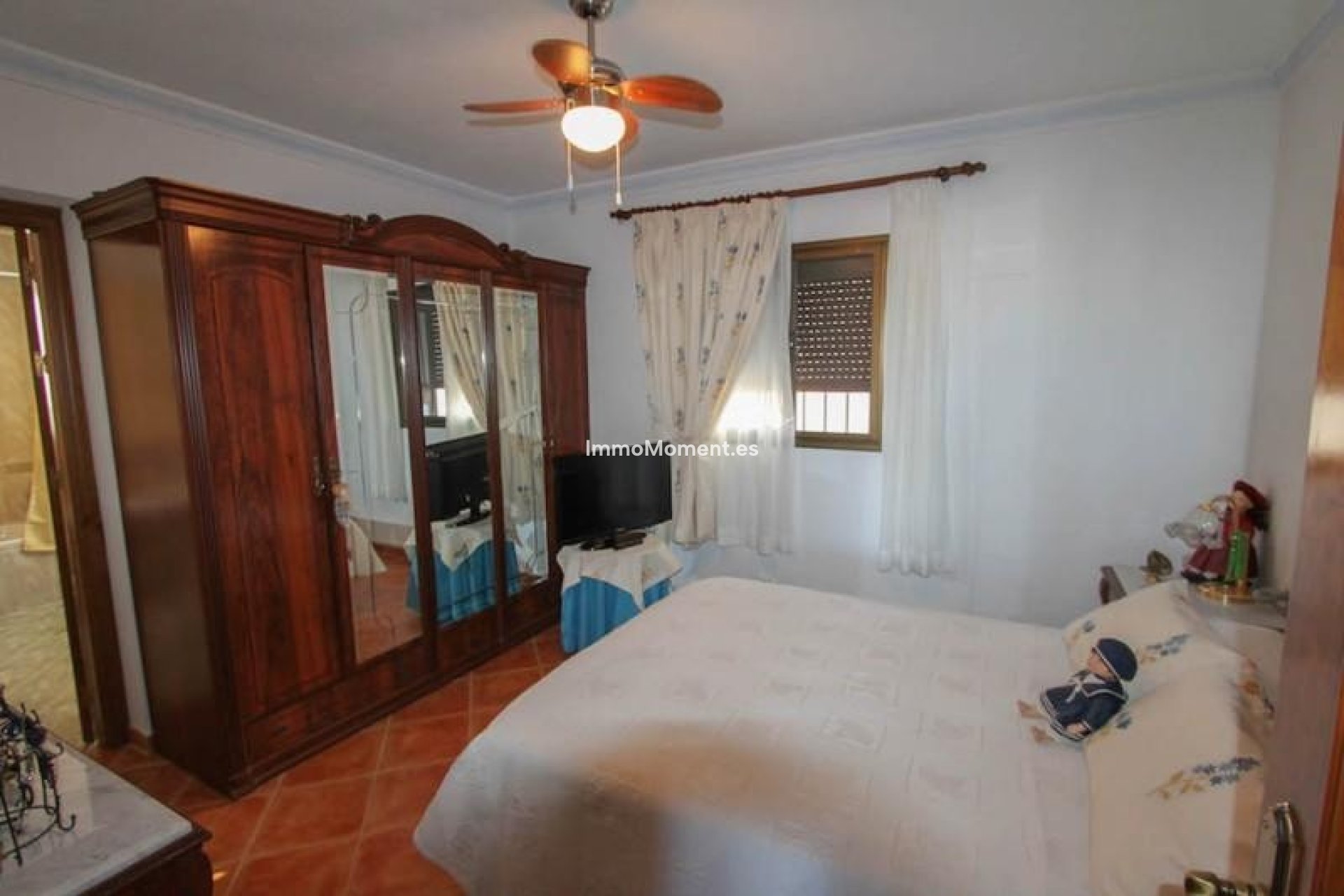 Reventa - Villa - Interior  - Guaro